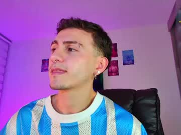 Julian (Independent Model), live webcam girl, age 23, from CO, streaming now, hairy, young