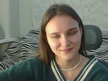 Yana, live webcam girl, streaming now, feet, nonude