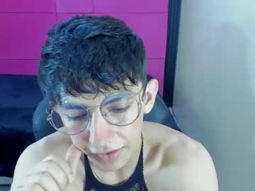 Elan Giralon, live webcam girl, age 23, from CO, streaming now, femboy, sissy