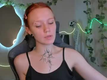 Viola, live webcam girl, age 21, streaming now, nonude, shy