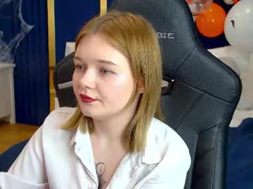 elinavale, live webcam girl, age 19, streaming now, shy, 19