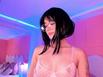 •°💜Emilly💜♡° •, live webcam girl, age 23, from CO, streaming now, latina, skinny