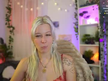 Emily, live webcam girl, age 20, from HU, streaming now, smalltits, slut