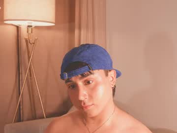 Sebastián, live webcam girl, age 99, streaming now, asian, twink