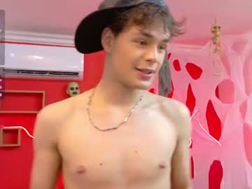 Eros, live webcam girl, age 18, from CO, streaming now, twink, lovense