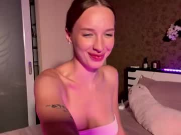 Etonealbinockka, live webcam girl, age 22, streaming now, feet, skinny
