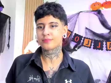 Ethan, live webcam girl, age 22, from CO, streaming now, bigass, teen