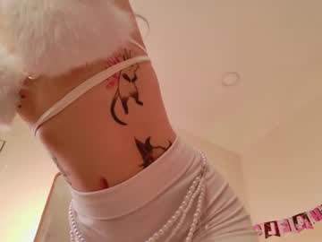 Lily, live webcam girl, age 18, from SK, streaming now, 18, smalltits