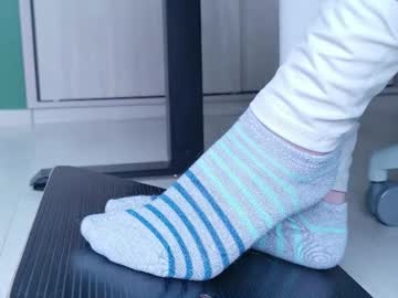 Beth, live webcam girl, age 23, from CO, streaming now, feet, footjob