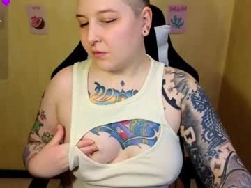 Belinda, live webcam girl, age 25, streaming now, piercing, pvt