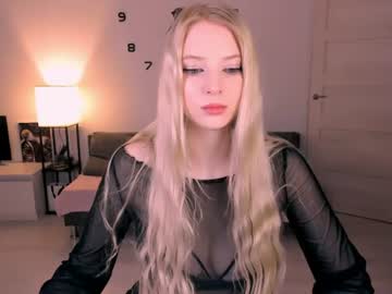 Mia, live webcam girl, age 21, streaming now, bigtits, pvt