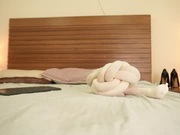Carolina., live webcam girl, age 19, streaming now, asian, teen