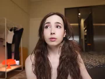 Bella, live webcam girl, age 18, streaming now, young, teen