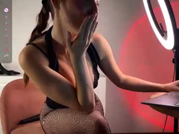Dee, live webcam girl, age 23, streaming now, natural, heels