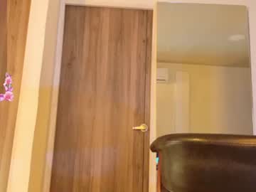 hanna_dilu, live webcam girl, age 19, from CO, streaming now, ebony, mistress