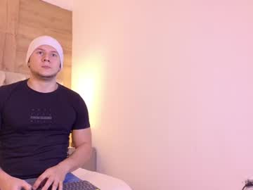 Izui, live webcam girl, from CO, streaming now, muscle, bigcock