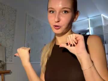 Bella, live webcam girl, age 18, streaming now, shy, skinny