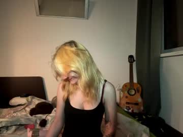 Kelli, live webcam girl, age 18, streaming now, shy, 18