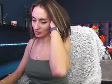 Kira, live webcam girl, age 97, from UA, streaming now, pantyhose, milf