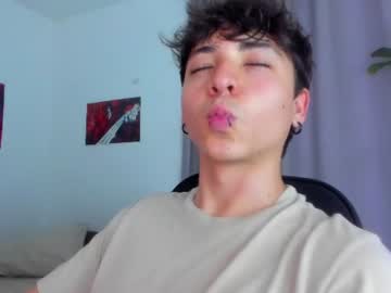 Joe, live webcam girl, age 19, from CO, streaming now, twink, 18