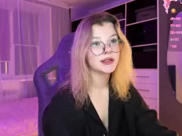 Aino, live webcam girl, age 19, from AR, streaming now, blonde, smalltits