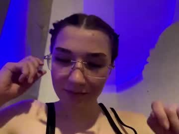 Roxanne, live webcam girl, age 18, streaming now, new, 18