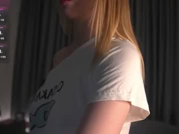 Poppy, live webcam girl, age 18, streaming now, shy, blonde