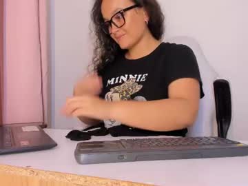 Katty, live webcam girl, age 32, from CO, streaming now, feet, footjob