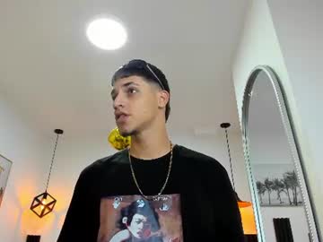 Ken 🍆 Follow me, live webcam girl, age 20, from VE, streaming now