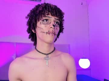 Kenny, live webcam girl, age 19, from CO, streaming now, twink, femboy