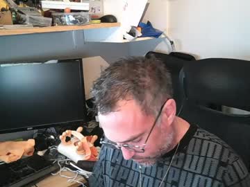 kelvin06133, live webcam girl, age 43, from FR, streaming now