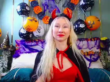 Kiss, live webcam girl, from UA, streaming now, new, petite