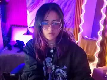 Kris, live webcam girl, age 21, from CO, streaming now, bigass, fuckmachine