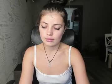 Kristina, live webcam girl, age 19, from UA, streaming now, feet, pvt