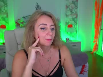 Sofi, live webcam girl, from UA, streaming now, blonde, milf