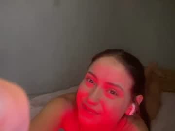 Mari, live webcam girl, age 18, streaming now, brunette, teen
