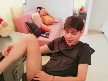liamdelreyuwu, live webcam girl, age 22, from CO, streaming now, feet, redhead