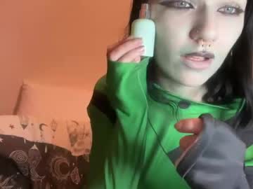 lizzybunny, live webcam girl, age 24, from GB, streaming now, british, blueeyes