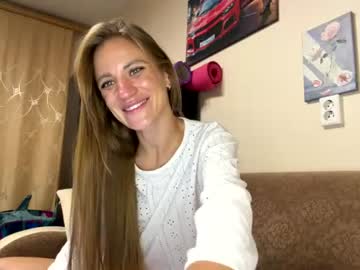 Lora, live webcam girl, age 27, streaming now, bigboobs, feet