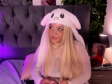 Lorena, live webcam girl, from CO, streaming now, curvy, blonde