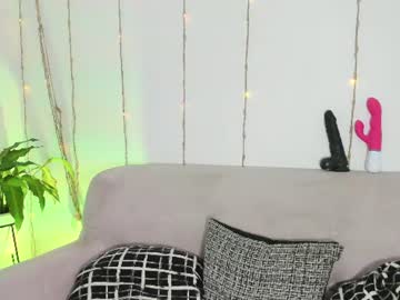 L O R E N, live webcam girl, age 23, from CO, streaming now, feet, colombia