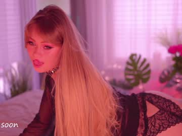 lovellynelly, live webcam girl, from UA, streaming now, 18, teen