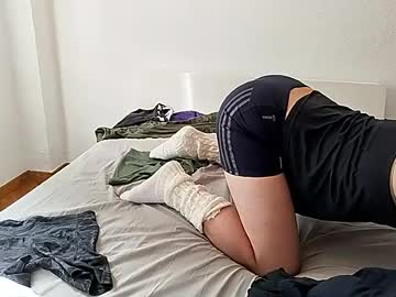 Lu, live webcam girl, from ES, streaming now, femboy, leggings