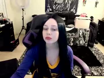 Luna, live webcam girl, from US, streaming now, new, booty