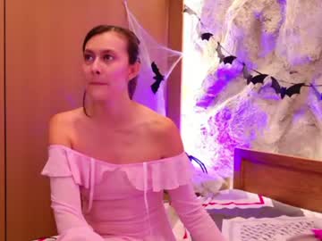 Luna, live webcam girl, from CO, streaming now, latina, skinny