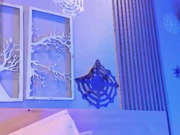 Luna 🌙, live webcam girl, age 27, from CO, streaming now, latina, natural