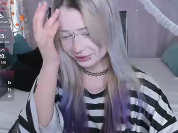 Luna, live webcam girl, age 19, streaming now, feet, teen