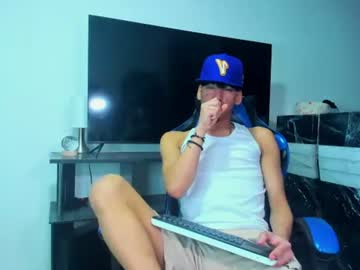 Lyam, live webcam girl, age 20, from CO, streaming now, bigcock, lovense