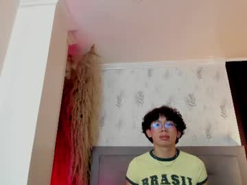 Lyan, live webcam girl, age 19, from CO, streaming now, bigcock, twink