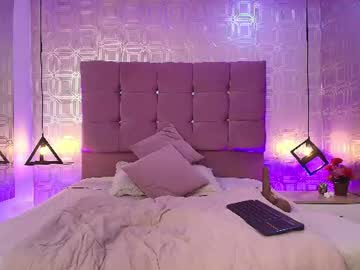 Maca🌸💜, live webcam girl, age 18, from CO, streaming now, 18, daddy